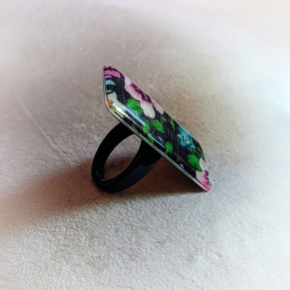 Floral Geometric Statement Ring Size 7.5-8 - Picture 2 of 4